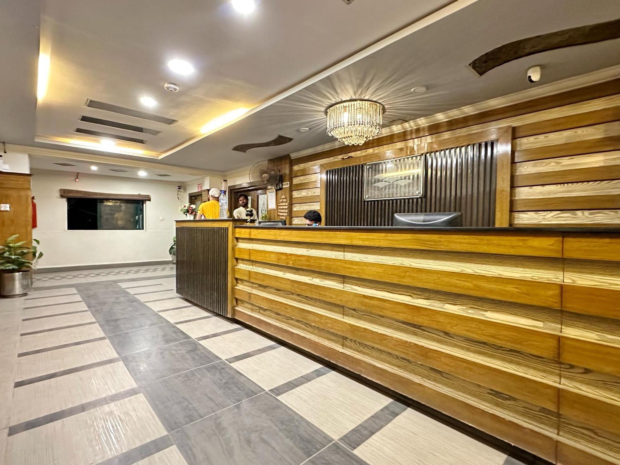 The Grand Hotel 木尔坦 外观 照片