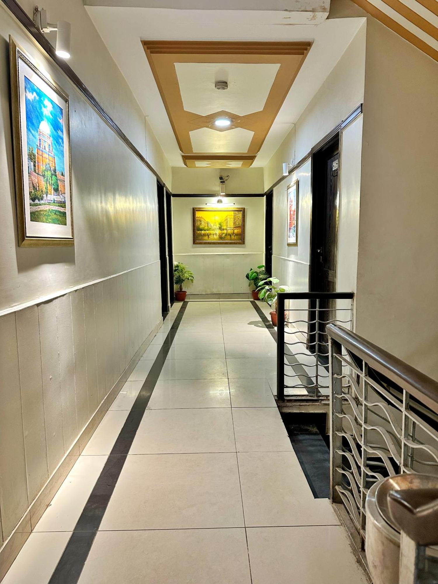 The Grand Hotel 木尔坦 外观 照片